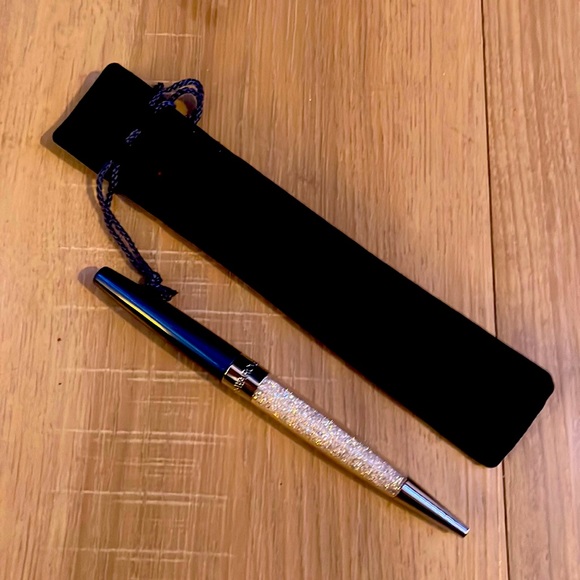 Swarovski Other - Swarovski crystal Dust Pen 🖊️